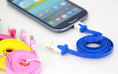 選擇多彩Micro USB數(shù)據(jù)線(xiàn) 連接手機(jī)與個(gè)性飾品的橋梁